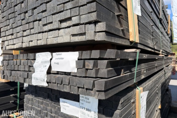 36 x 48 mm. Kledning 15 grader. 1 sort Furu. Inneholder mugg