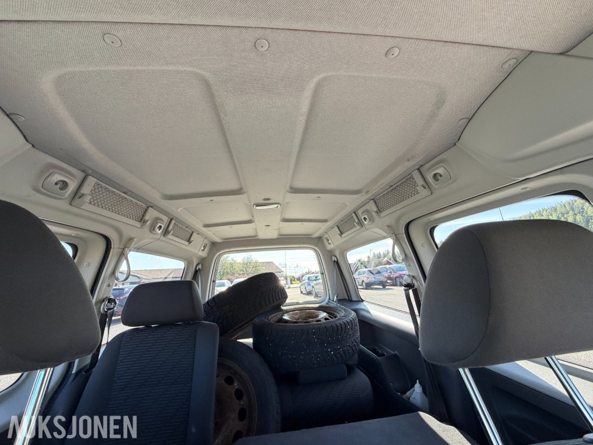 VOLKSWAGEN CADDY 7 seter 119921km