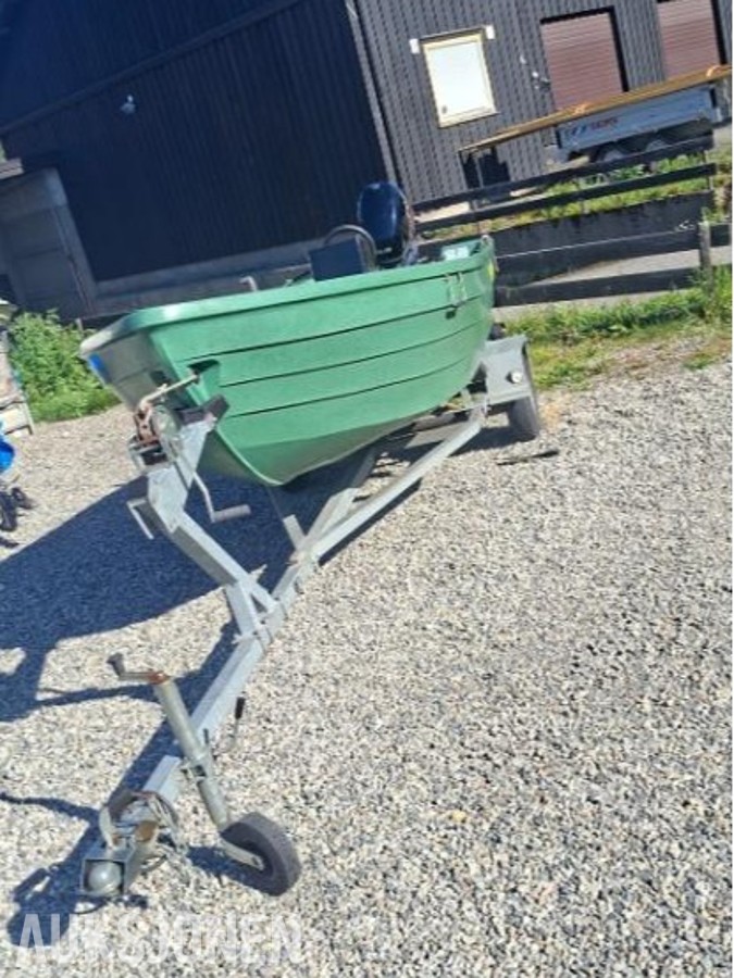2004 pioner med 2025 motor og registrert gaupen henger