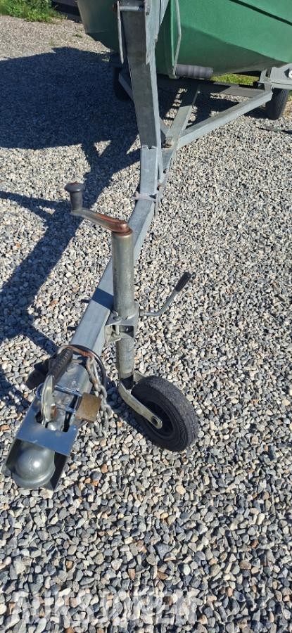 2004 pioner med 2025 motor og registrert gaupen henger