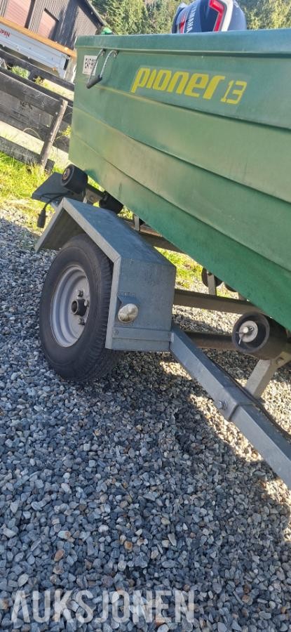 2004 pioner med 2025 motor og registrert gaupen henger