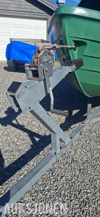 2004 pioner med 2025 motor og registrert gaupen henger