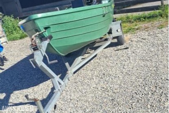 2004 pioner med 2025 motor og registrert gaupen henger