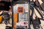 Pakke med Motorola og Hytera VHF-radioer, mikrofoner og tilbehør