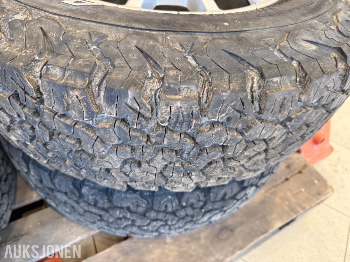 4 stk. BFGoodrich All-Terrain T/A 225/75 R16 på aluminiumsfelg