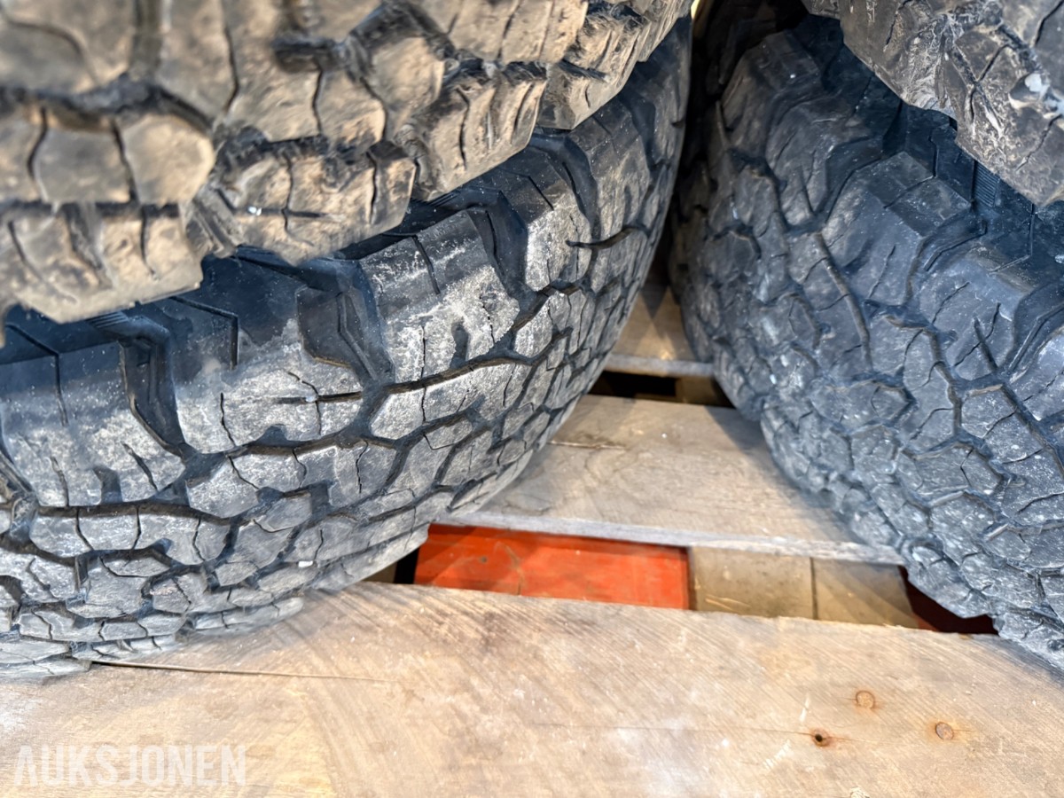 4 stk. BFGoodrich All-Terrain T/A 225/75 R16 på aluminiumsfelg