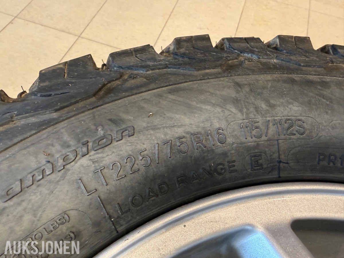 4 stk. BFGoodrich All-Terrain T/A 225/75 R16 på aluminiumsfelg