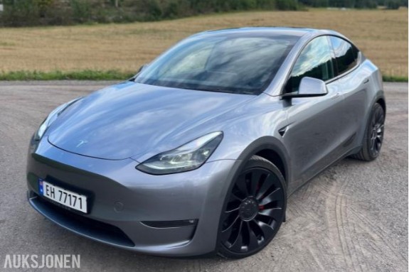 2024 Tesla Model Y Performance AWD quicksilver PREMIUM INTERIØR PANORAMATAK VARMEPUMPE AUTOPILOT EU OK 03.2028   82000km