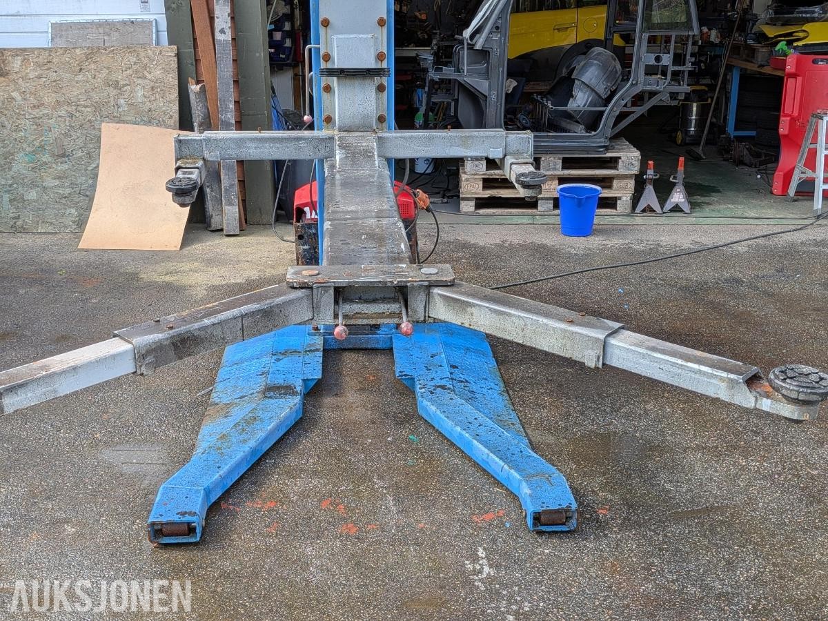 2014 Ensøyler løftebukk 2500Kg SLH 125