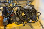 Diverse båtdeler – ledningsnett, instrumenter, gasspaker og styrewire