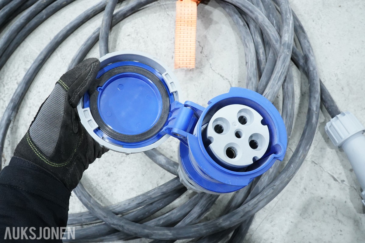 Malmbergs industrikabler 32A/63A med CEE-kontakter og overgangsboks