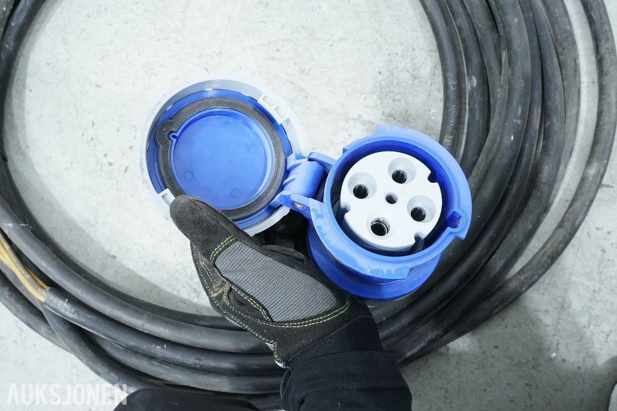 Malmbergs industrikabler 32A/63A med CEE-kontakter og overgangsboks