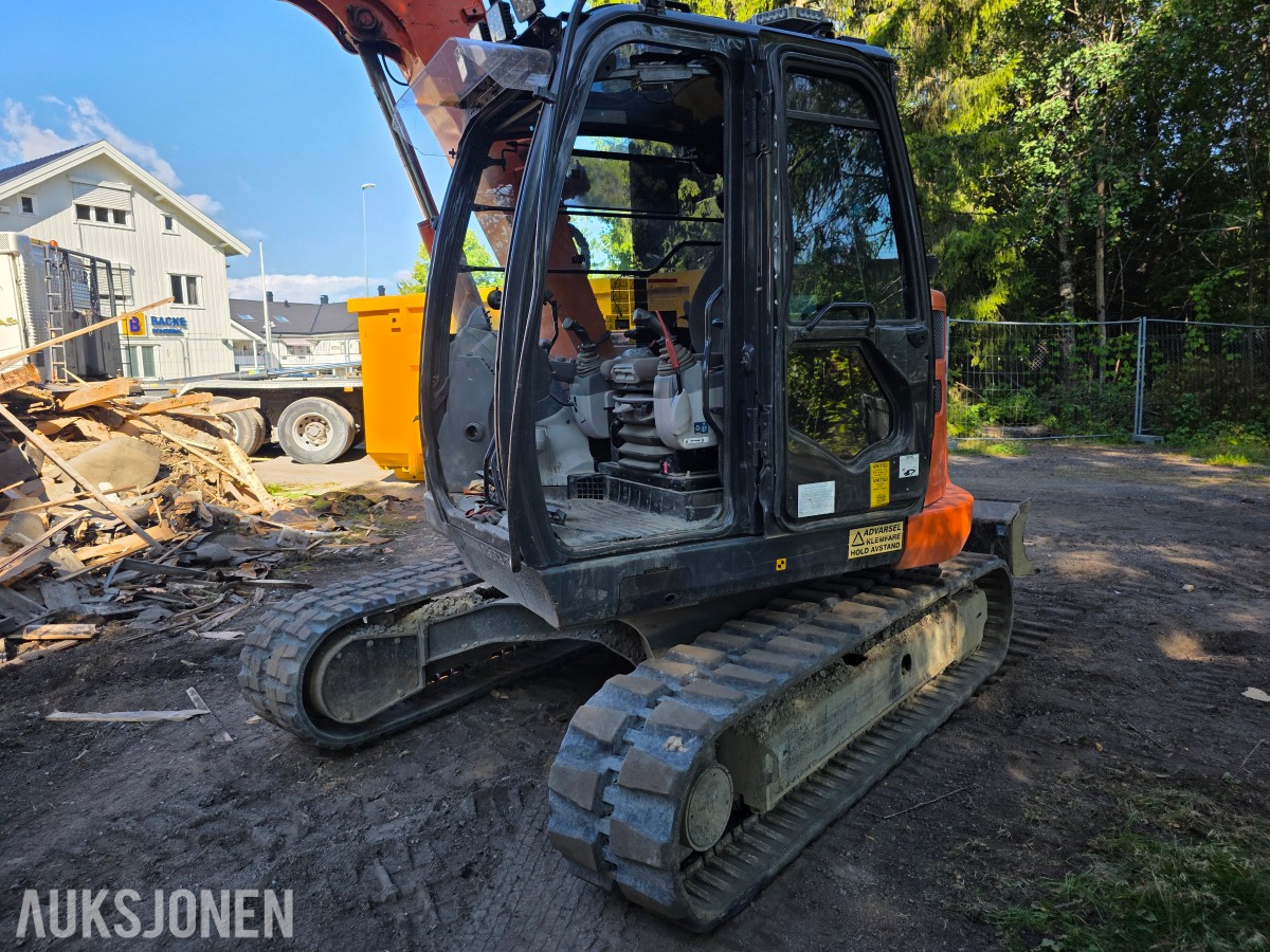 2016 Hitachi ZX85US-5A beltegraver 8 T engcon rotortilt-pusseskuffe-smalskuffe-sentralsmæring