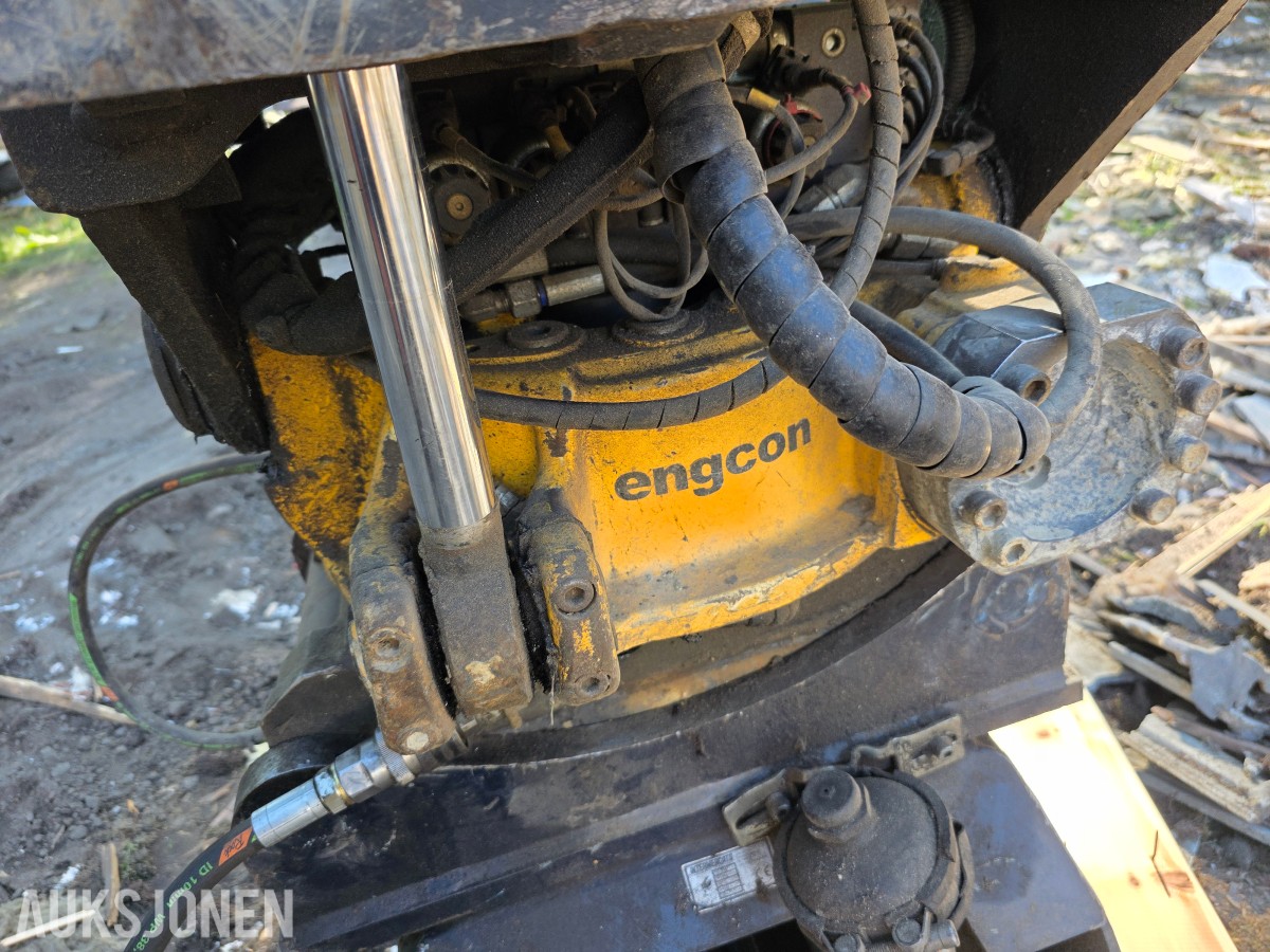 2016 Hitachi ZX85US-5A beltegraver 8 T engcon rotortilt-pusseskuffe-smalskuffe-sentralsmæring