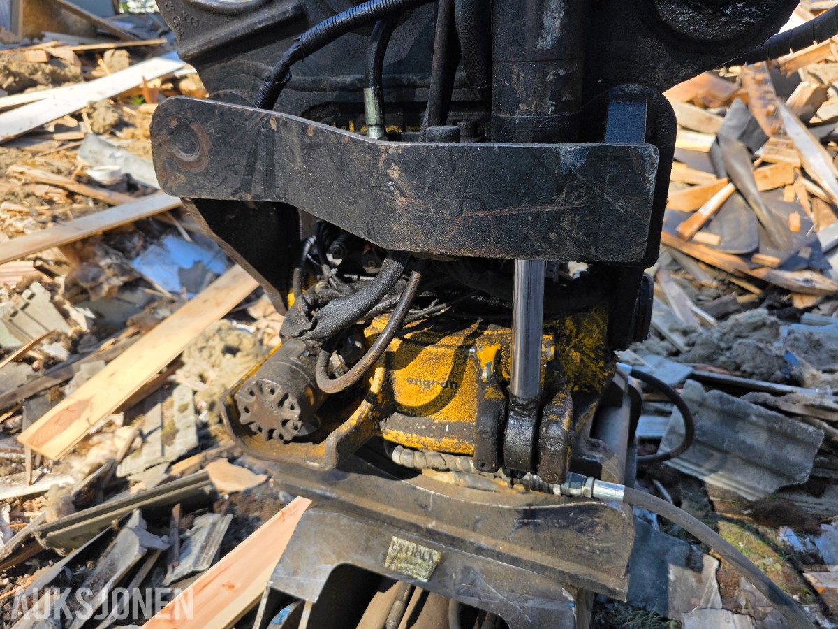 2016 Hitachi ZX85US-5A beltegraver 8 T engcon rotortilt-pusseskuffe-smalskuffe-sentralsmæring
