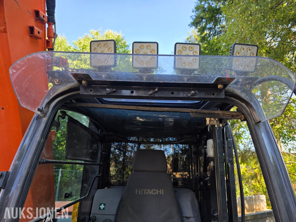 2016 Hitachi ZX85US-5A beltegraver 8 T engcon rotortilt-pusseskuffe-smalskuffe-sentralsmæring
