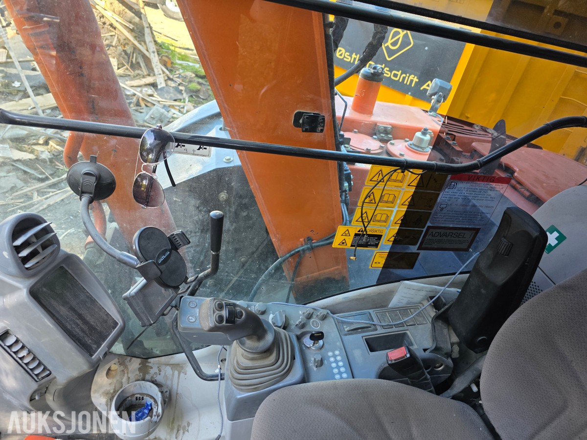 2016 Hitachi ZX85US-5A beltegraver 8 T engcon rotortilt-pusseskuffe-smalskuffe-sentralsmæring