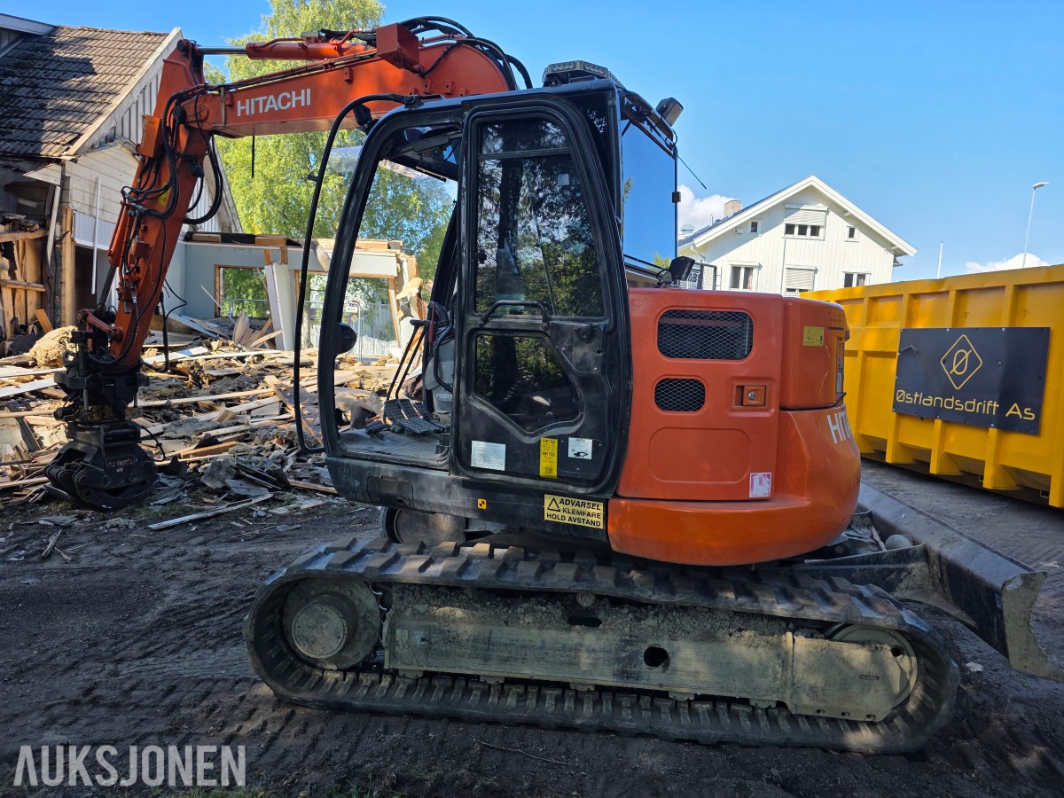 2016 Hitachi ZX85US-5A beltegraver 8 T engcon rotortilt-pusseskuffe-smalskuffe-sentralsmæring