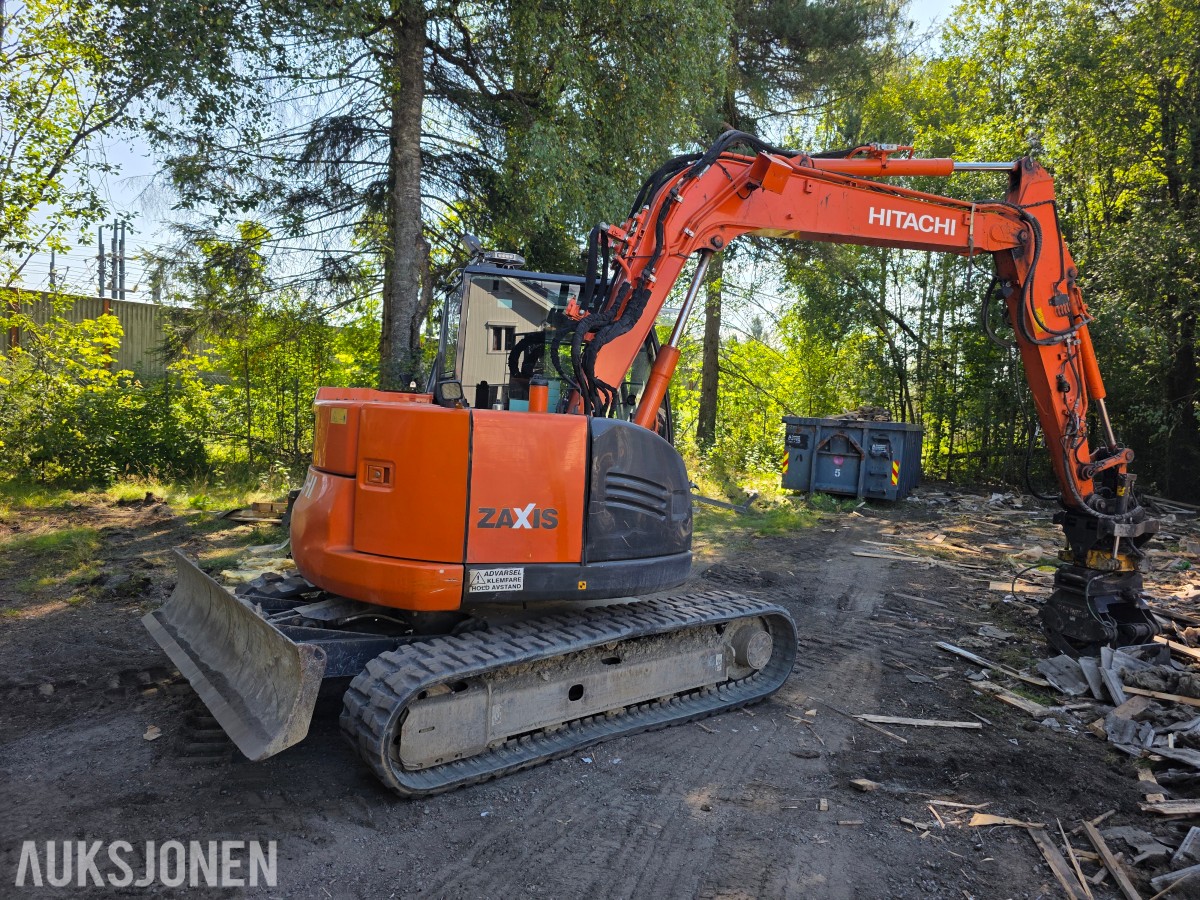 2016 Hitachi ZX85US-5A beltegraver 8 T engcon rotortilt-pusseskuffe-smalskuffe-sentralsmæring