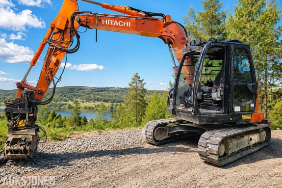 2016 Hitachi ZX85US-5A beltegraver 8 T engcon rotortilt-pusseskuffe-smalskuffe-sentralsmæring