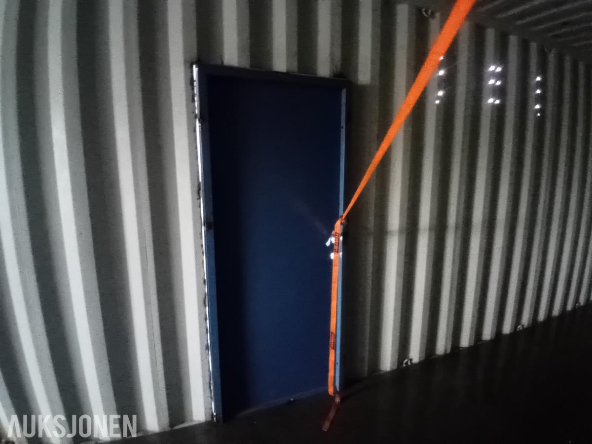Solid 40' High Cube container selges!