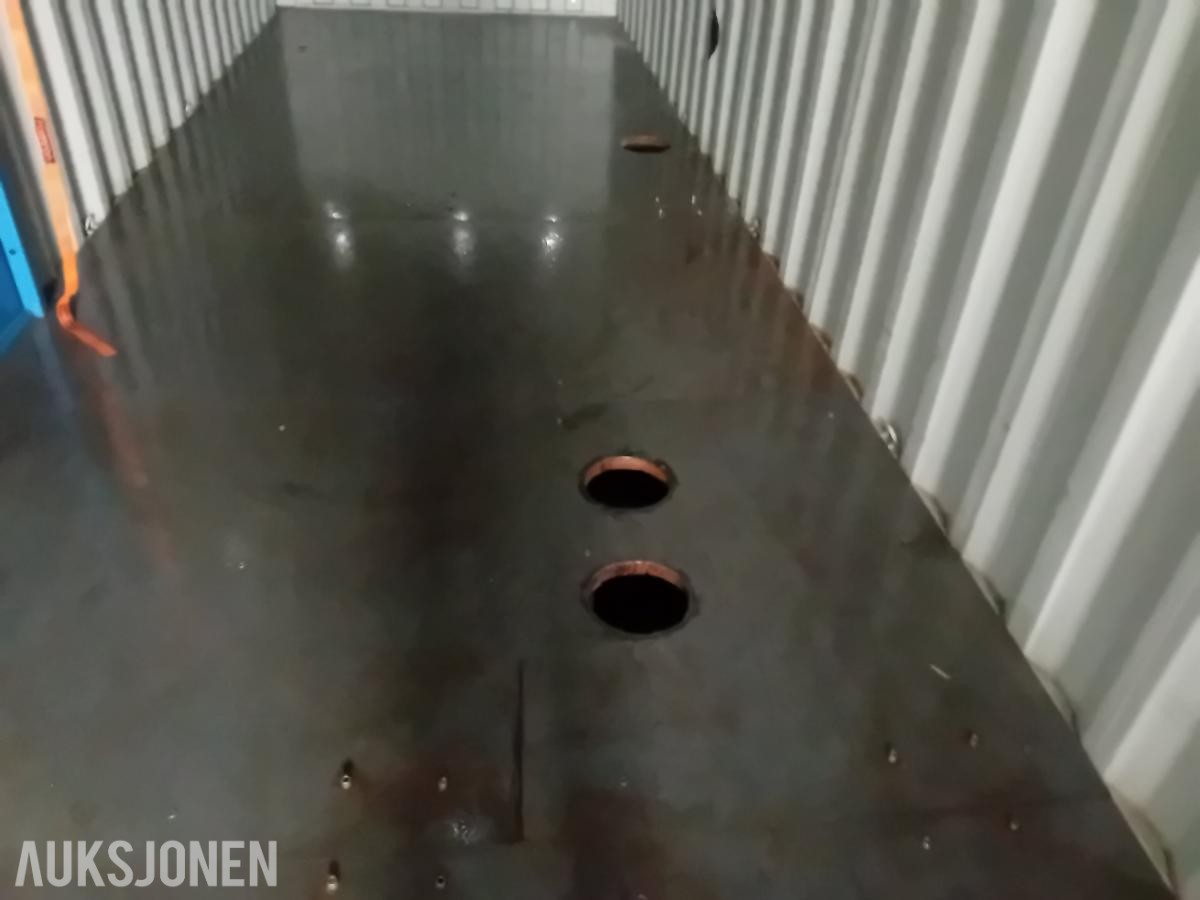 Solid 40' High Cube container selges!