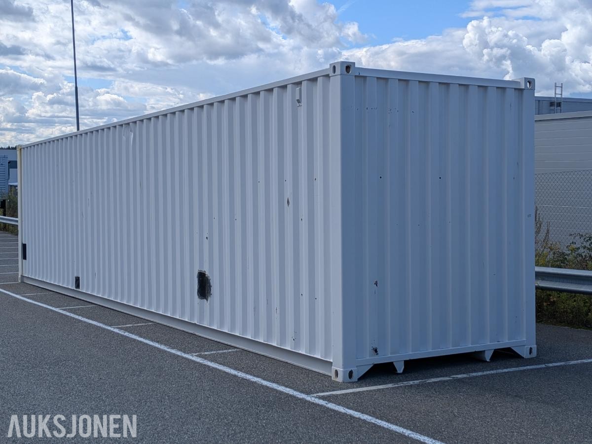Solid 40' High Cube container selges!
