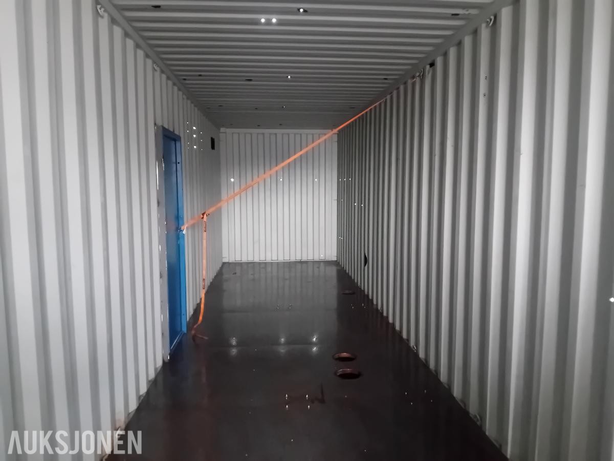 Solid 40' High Cube container selges!