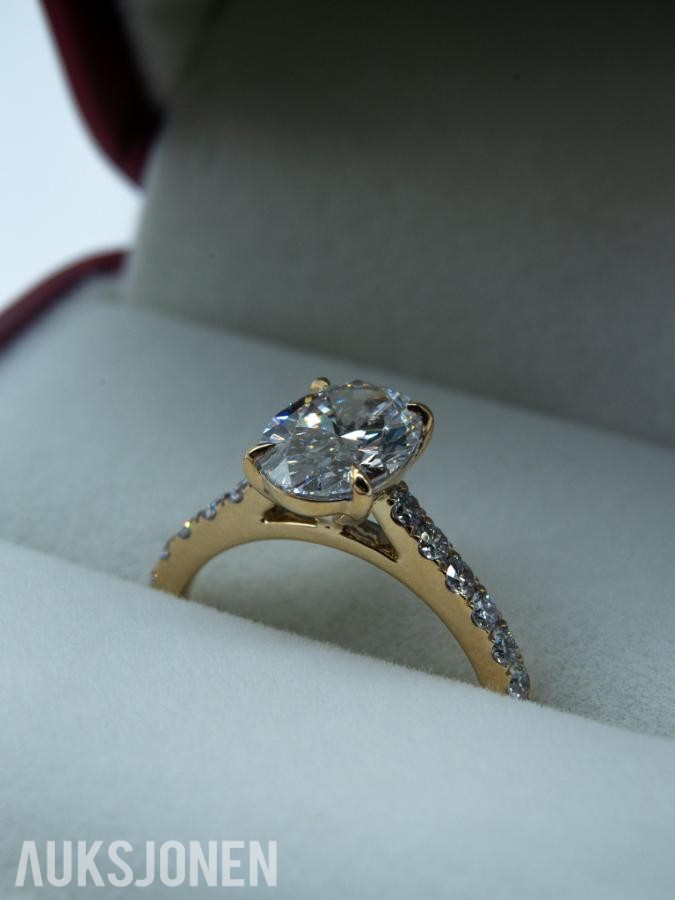 Egendesignet Cathedral style Ring 2,05 Carat Oval Cut Diamantring (D / VVS2) – IGI-Sertifisert