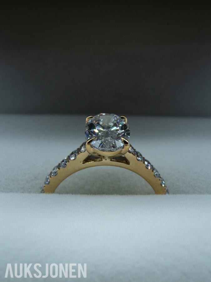 Egendesignet Cathedral style Ring 2,05 Carat Oval Cut Diamantring (D / VVS2) – IGI-Sertifisert