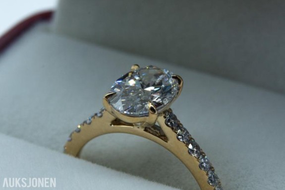 Egendesignet Cathedral style Ring 2,05 Carat Oval Cut Diamantring (D / VVS2) – IGI-Sertifisert