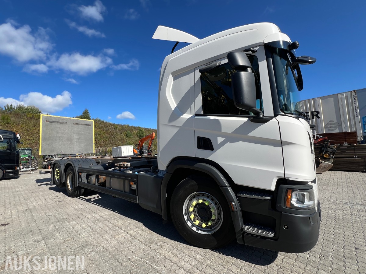 2018 Scania P 500 6x2*4NB vekselflakbil med Zepro bakløfter