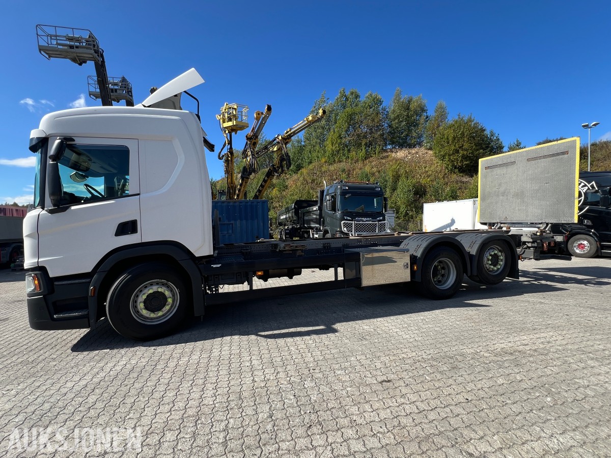 2018 Scania P 500 6x2*4NB vekselflakbil med Zepro bakløfter