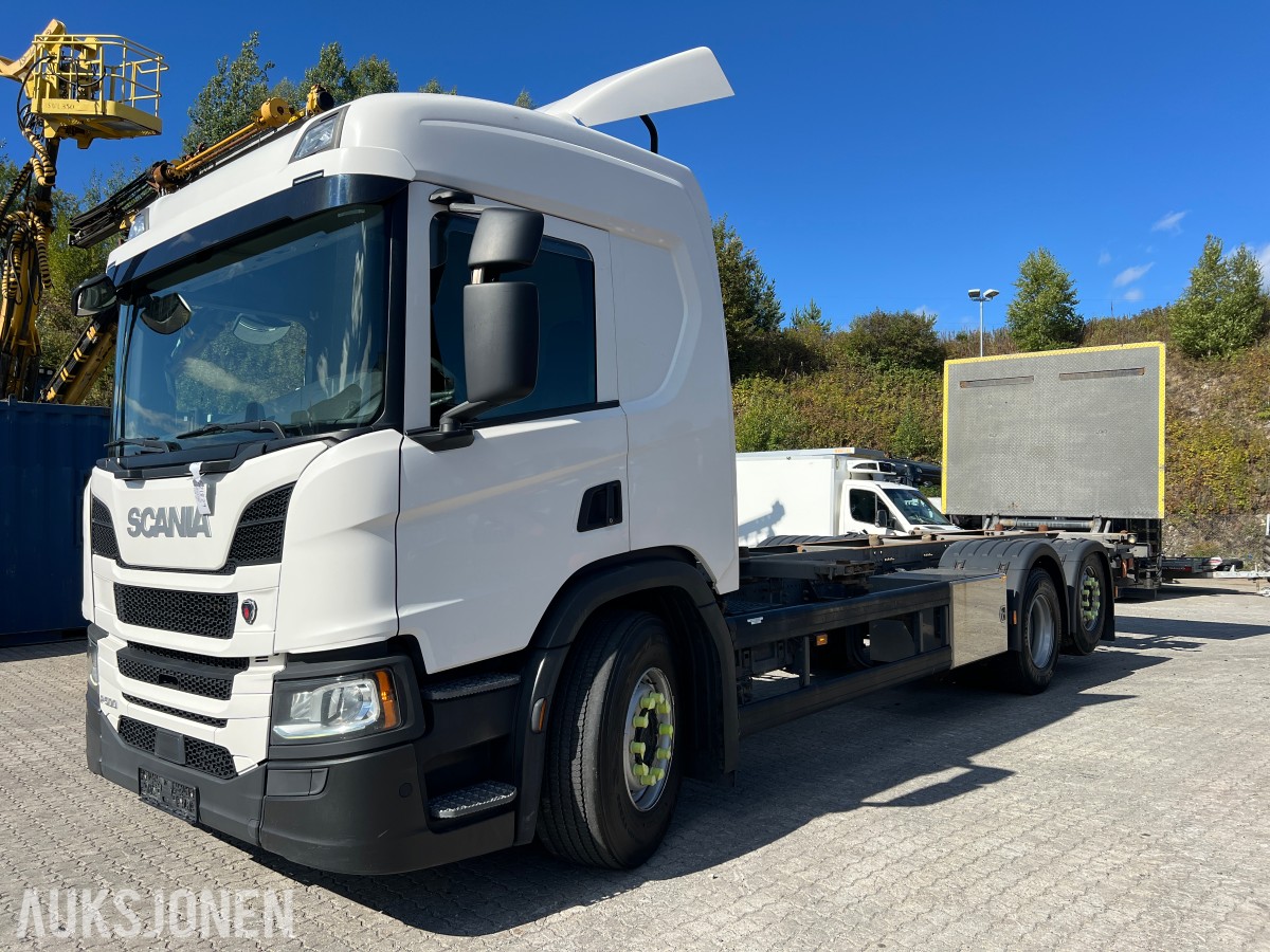 2018 Scania P 500 6x2*4NB vekselflakbil med Zepro bakløfter