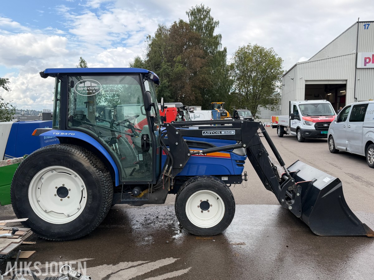 2009 Iseki TG5470 kompakt traktor m/frontlaster og skuffe