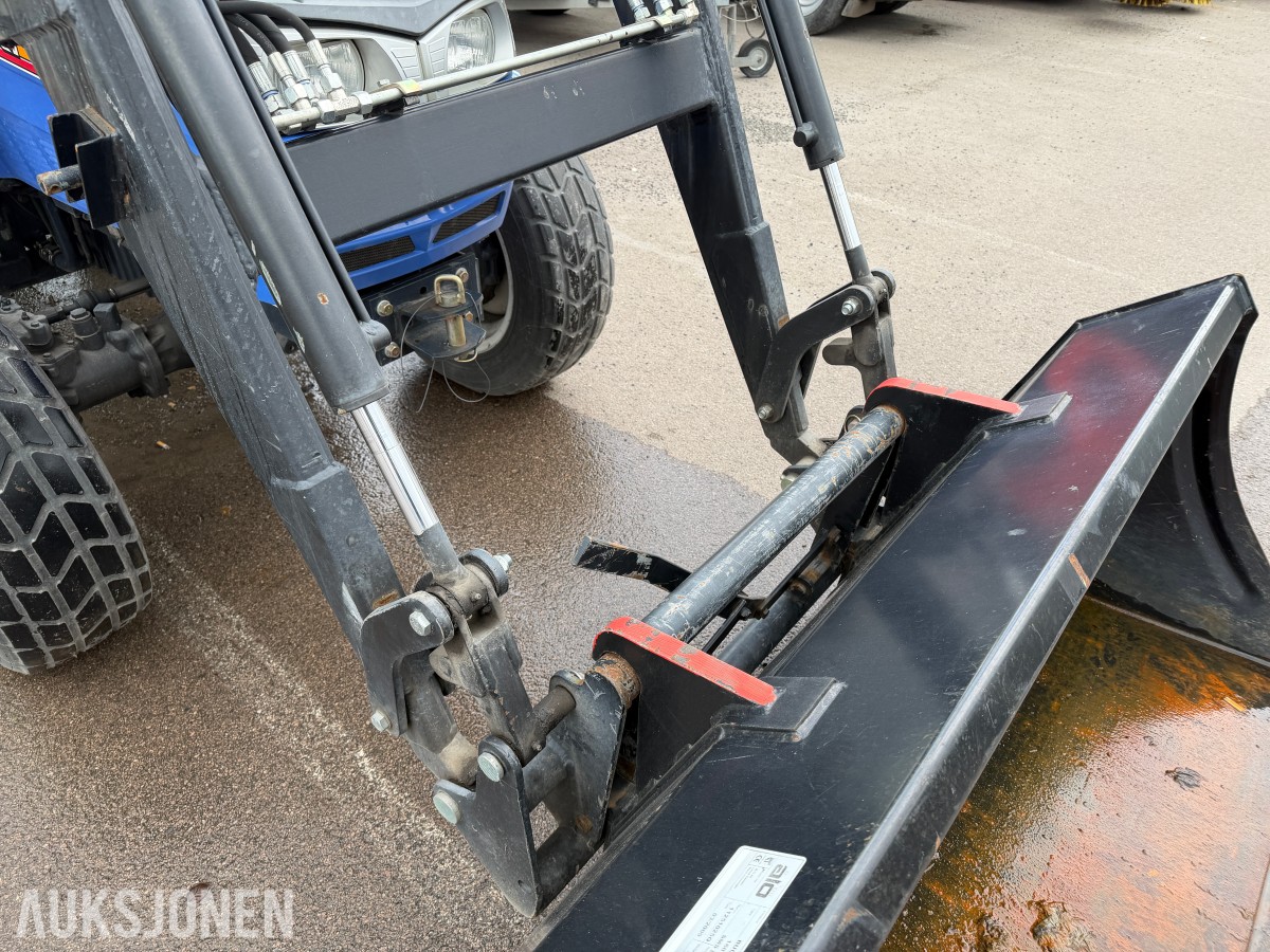 2009 Iseki TG5470 kompakt traktor m/frontlaster og skuffe