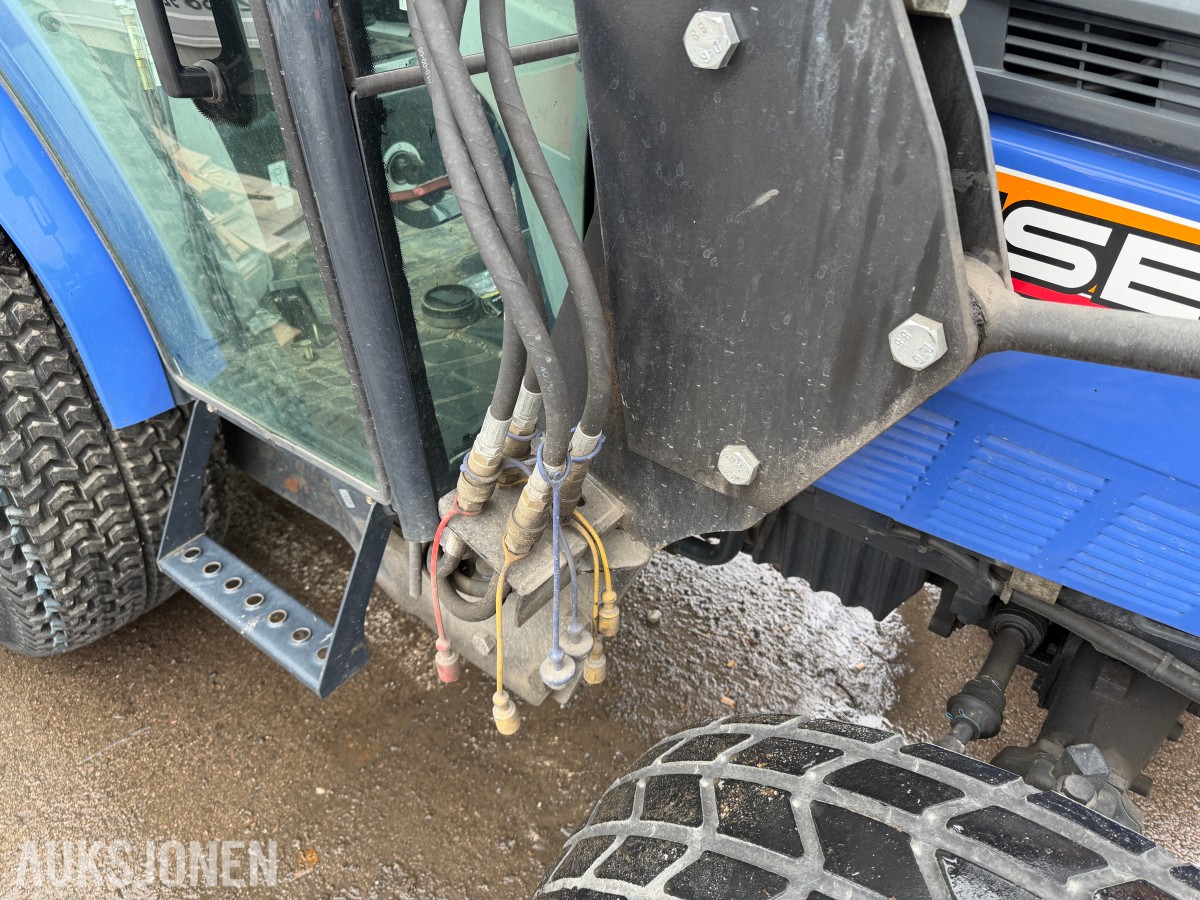 2009 Iseki TG5470 kompakt traktor m/frontlaster og skuffe