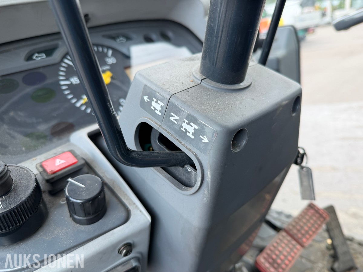2009 Iseki TG5470 kompakt traktor m/frontlaster og skuffe
