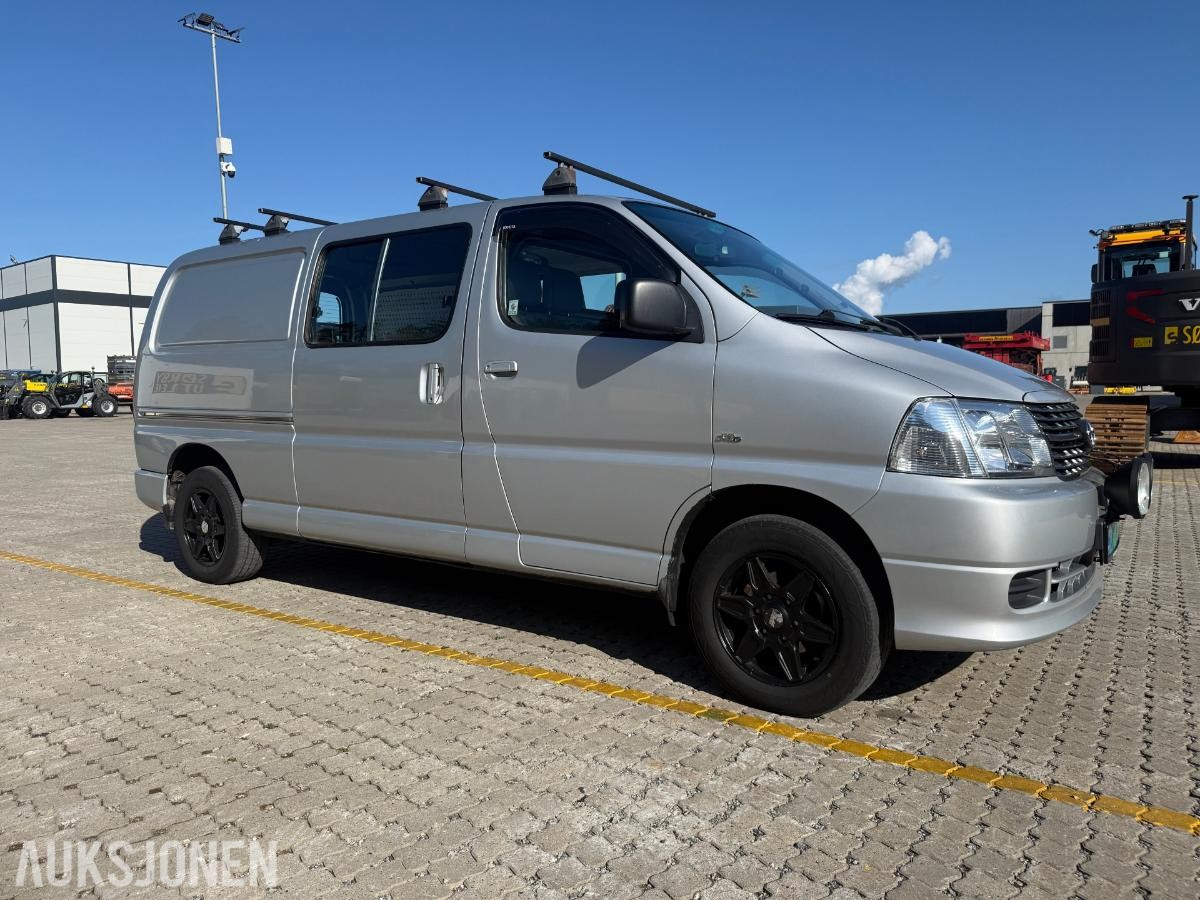 2009 Toyota HIACE 2.5-117 D 4WD.