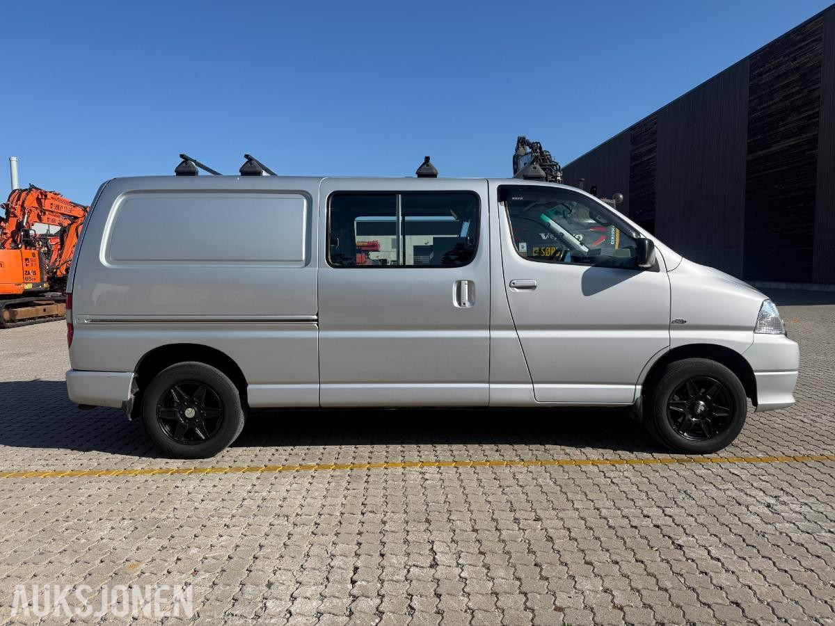 2009 Toyota HIACE 2.5-117 D 4WD.
