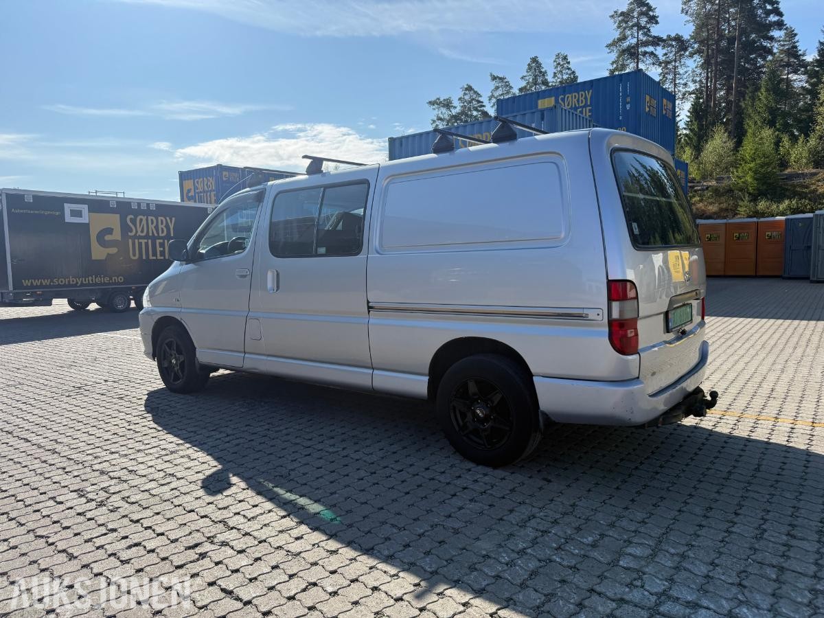 2009 Toyota HIACE 2.5-117 D 4WD.