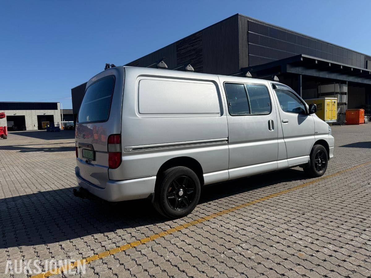 2009 Toyota HIACE 2.5-117 D 4WD.