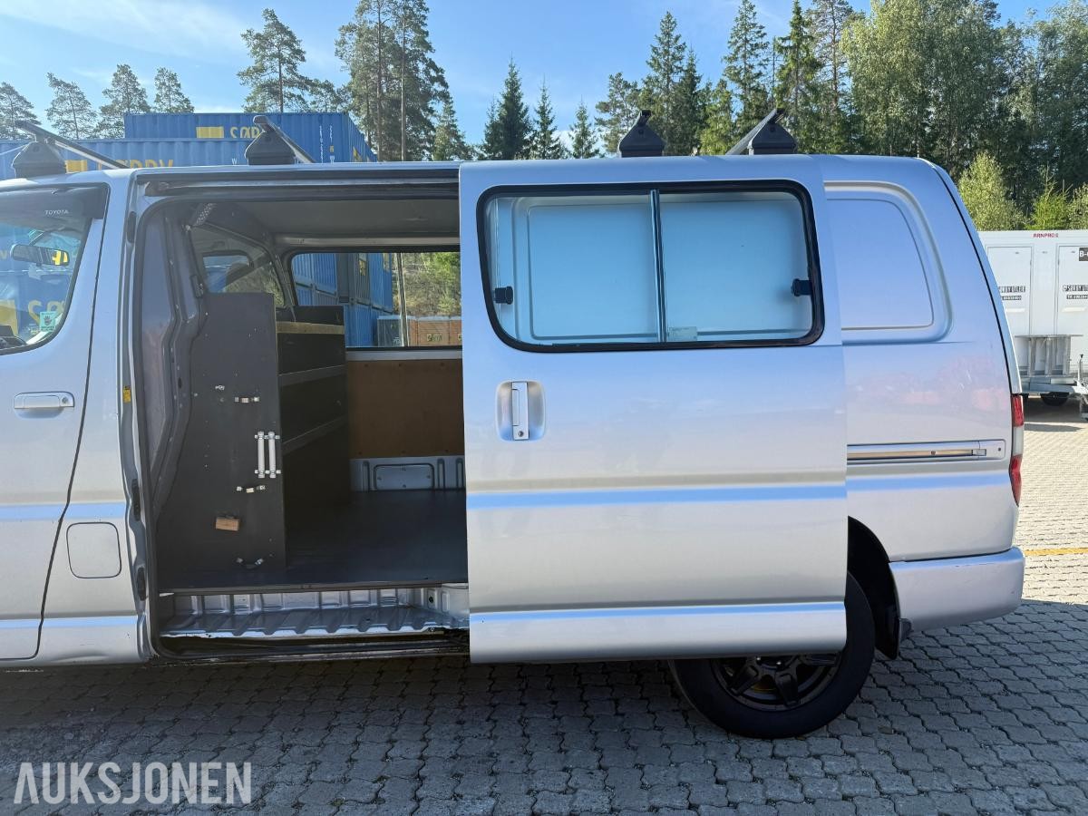 2009 Toyota HIACE 2.5-117 D 4WD.