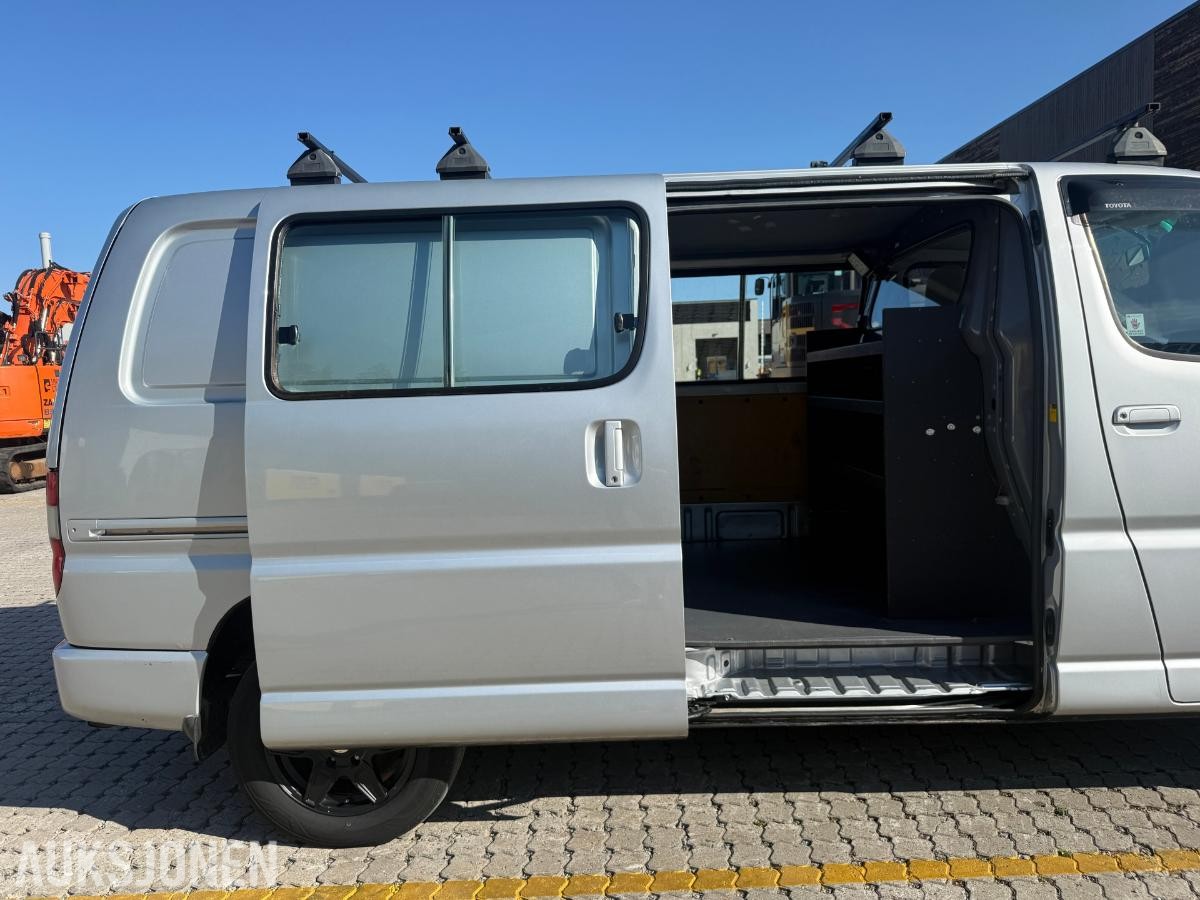 2009 Toyota HIACE 2.5-117 D 4WD.