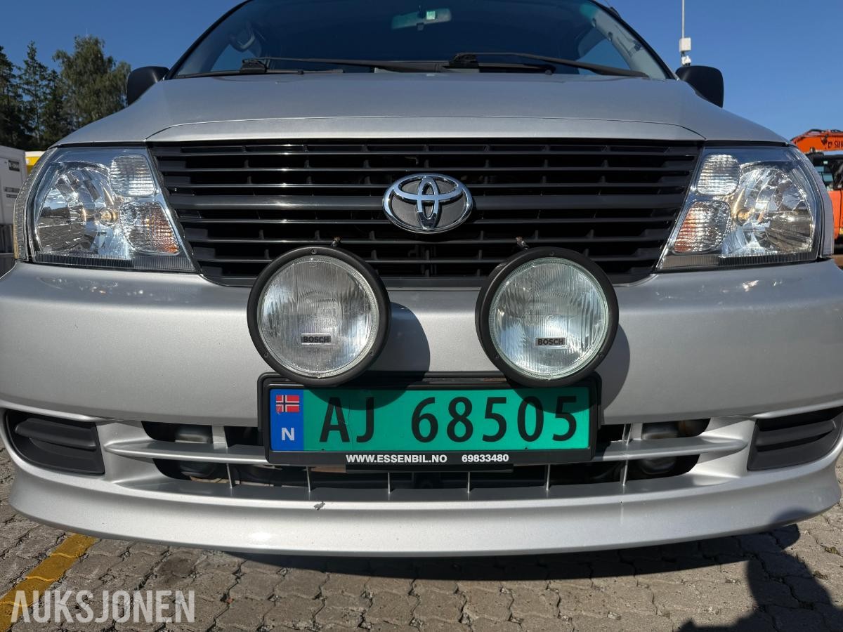 2009 Toyota HIACE 2.5-117 D 4WD.