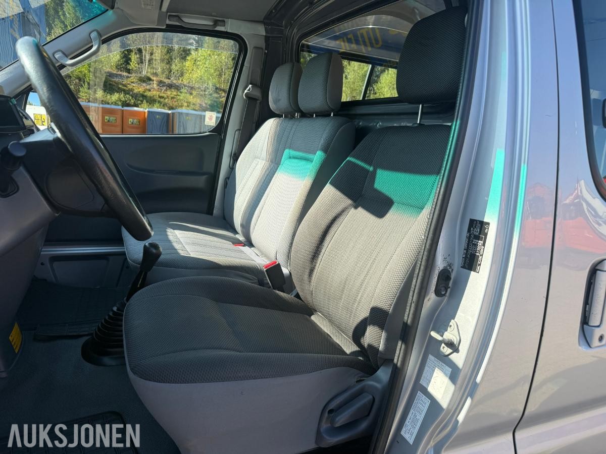 2009 Toyota HIACE 2.5-117 D 4WD.