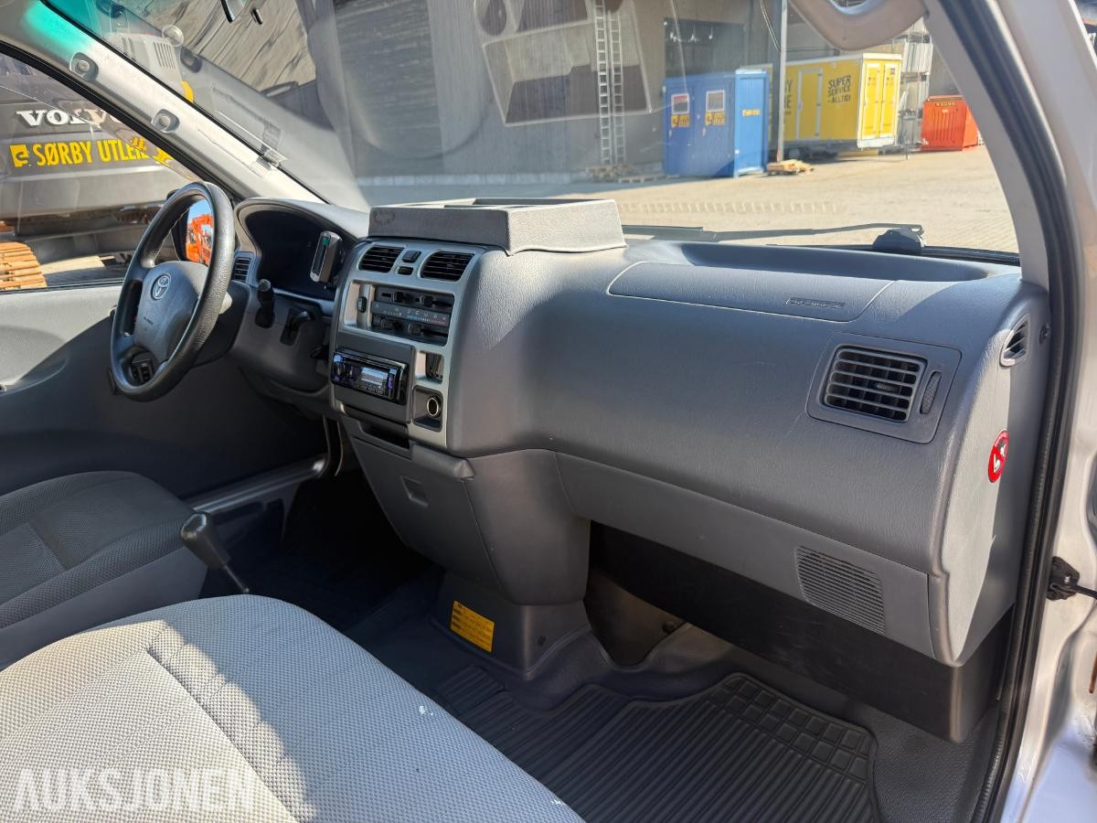 2009 Toyota HIACE 2.5-117 D 4WD.