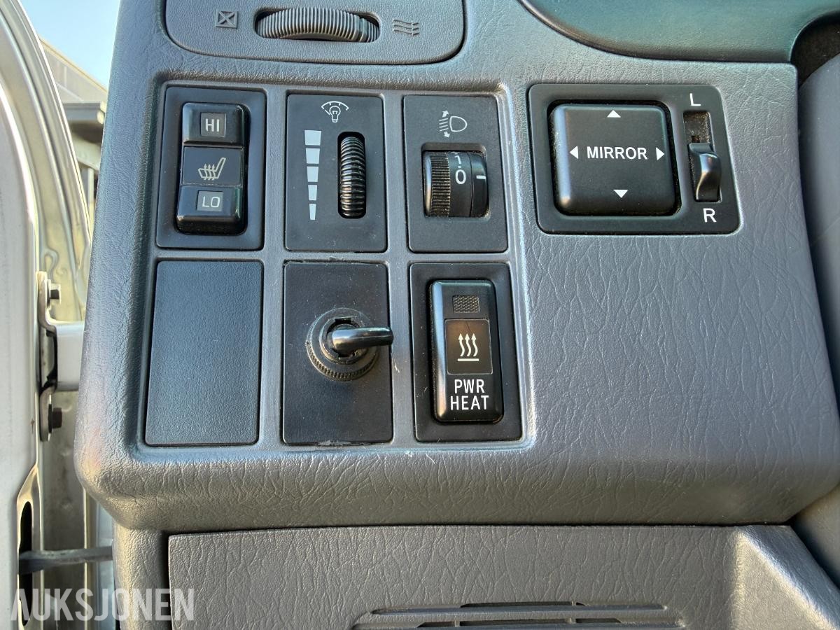 2009 Toyota HIACE 2.5-117 D 4WD.