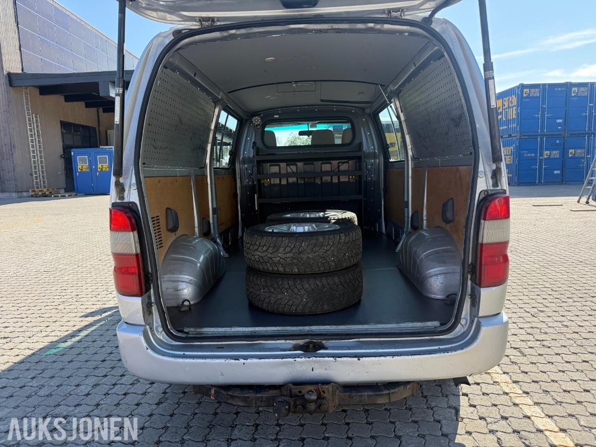 2009 Toyota HIACE 2.5-117 D 4WD.