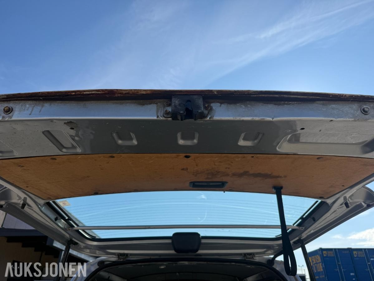 2009 Toyota HIACE 2.5-117 D 4WD.